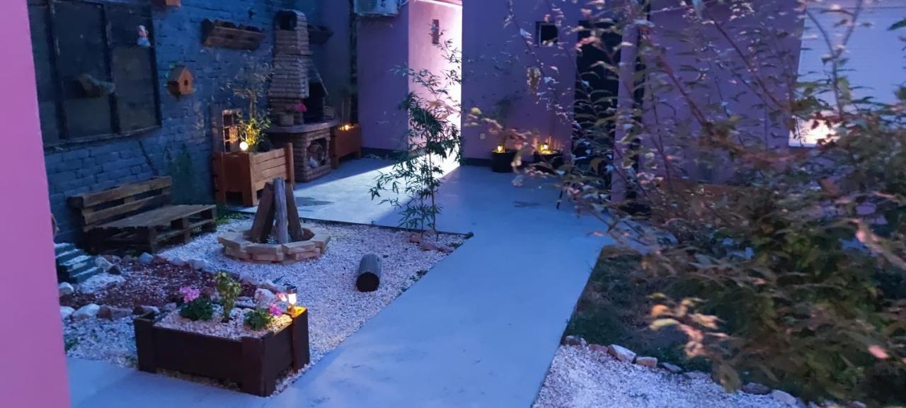 Zen Apartmani Zrenjanin Exteriör bild