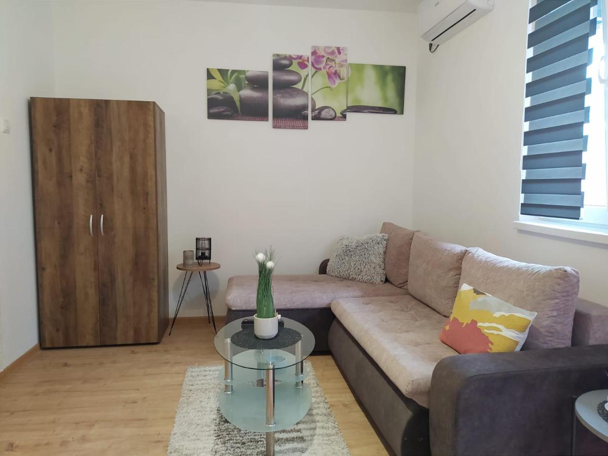 Zen Apartmani Zrenjanin Exteriör bild